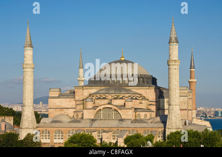 La Haghia Sophia (Aya Sofya, monumento bizantino risalenti 532annuncio, sito Patrimonio Mondiale dell'UNESCO, Sultanahmet, Istanbul, Turchia Foto Stock