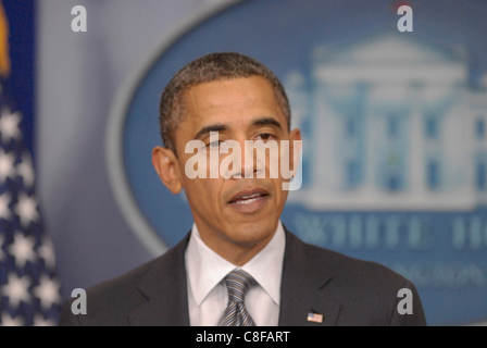 Stati Uniti Il presidente Barack Obama parla nel corso di una conferenza stampa a Washington, Stati Uniti, Venerdì, Ottobre 21, 2011. Obama ha annunciato che tutte le truppe degli Stati Uniti sarà fuori dall'Iraq entro la fine dell'anno, svolgendo una campagna promessa e termina con uno dei più lunghi conflitti nella storia degli Stati Uniti. (Foto/Stephen J Bo Foto Stock