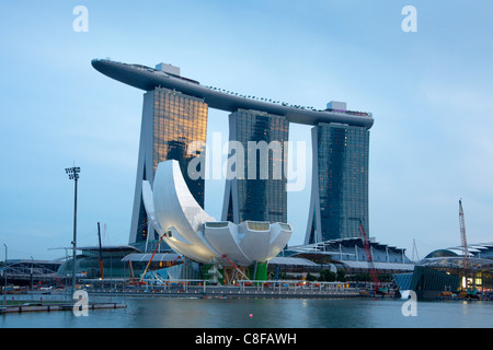Singapore, Asia, Marina Bay Sands Hotel Marina Bay hotel, Terrazza, architettura, modellatore, sera Foto Stock