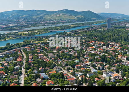 Vista dalla torre del danubio oltre il Fiume Danubio verso Vienna Doebling. Vienna, Austria, Europa Foto Stock