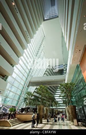 Singapore, Asia, Marina Bay Sands, Marina Bay Hotel, hotel, la lobby, all'interno, architettura, modellatore, vetro, persone Foto Stock