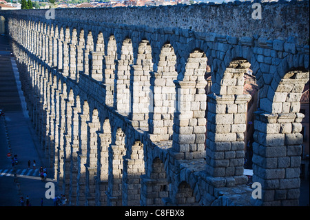 Il 1 ° secolo acquedotto romano, Sito Patrimonio Mondiale dell'UNESCO, Segovia, Madrid, Spagna Foto Stock