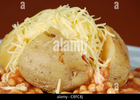 Giacca di patate con formaggio e fagioli Foto Stock