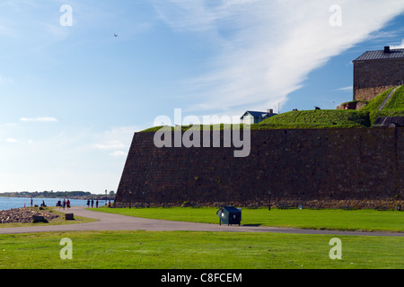 Varberg fortezza con le sue grandi mura. Foto Stock