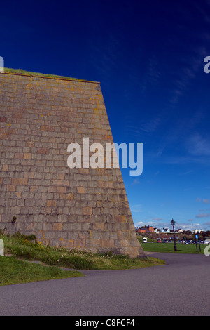 Varberg fortezza con le sue grandi mura. Foto Stock