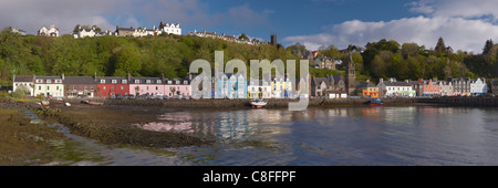 Tobermory, Mull il capoluogo con case vivacemente colorate, Isle of Mull, Ebridi Interne, Scotland, Regno Unito Foto Stock