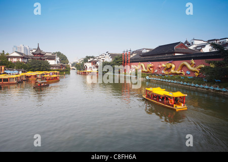 I turisti barche sul canal, Fuzi Miao area, Nanjing, Jiangsu, Cina Foto Stock