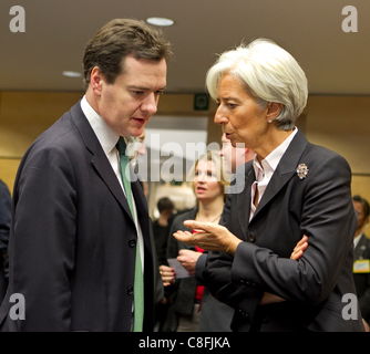 Foto della riunione del Consiglio Ecofin dell Unione Europea i ministri delle Finanze erano, da sinistra a destra, il Cancelliere dello scacchiere britannico George Osborne con Christine Lagarde, Direttore del Fondo monetario internazionale. Foto Stock