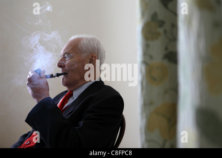 Tony Benn, politico, scrittore, storico & ex MP, nella sua casa nella zona ovest di Londra Foto Stock