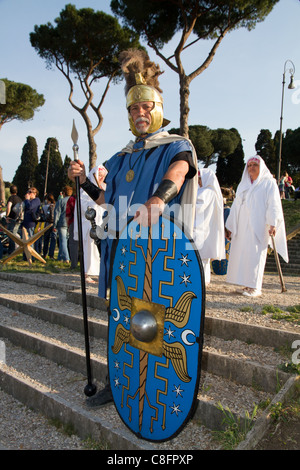 Attore vestito History-Roman re-enactors soldato romano legionario Roma Italia Foto Stock