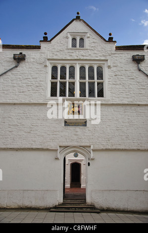 Il vecchio edificio Tudor, il Royal Grammar School, High Street, Guildford, Surrey, England, Regno Unito Foto Stock