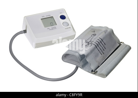 Studio fotografico di un apparecchio per la misurazione della pressione sanguinea isolato su bianco con tracciato di ritaglio Foto Stock