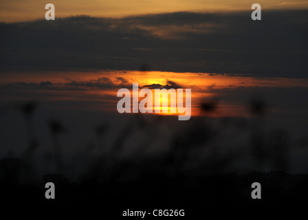 Il sole tramonta oltre il centro città di Brighton oggi dopo un altro calda giornata di ottobre 23 Ottobre 2011 Foto Stock