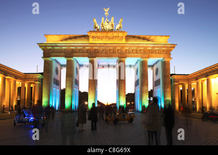 Porta di Brandeburgo durante la festa delle luci a Berlino nel mese di ottobre 2011, Germania; Brandenburger Tor - Festival des Lichts 2011 Foto Stock