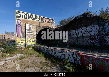 Street Art, Weaver Street vicino a Brick Lane, Londra, Inghilterra, Regno Unito. Foto Stock