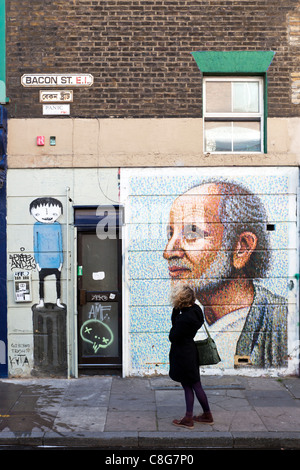 Arte di strada da James Cochran, Bacon Street vicino a Brick Lane, Londra, Inghilterra, Regno Unito. Foto Stock