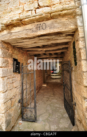 Entrata nella vecchia casa medioevale Foto Stock
