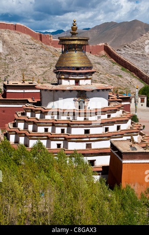 Magnifica tiered Kumbum, un centinaio di migliaia di immagini, Palcho monastero, il più grande chorten in Tibet, Gyantse, Tibet, Cina Foto Stock