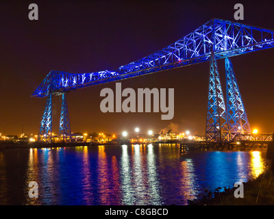 Middlesbrough Transporter ponte sul Fiume Tees con luminarie per celebrare i 100 anni di servizio Ottobre 2011 Foto Stock