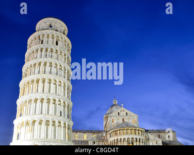 Notte Dettaglio di Piazza dei Miracoli a Pisa, Italia Foto Stock