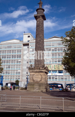 William Wilberforce statua e colonna, scafo College, Hull, Yorkshire, Inghilterra Foto Stock