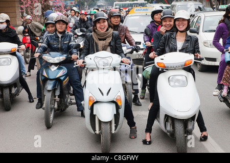 Asia, Vietnam, Hanoi, Traffico, traffico, congestione del traffico, motociclette, moto, trasporto, trasporto, Scene di strada Foto Stock
