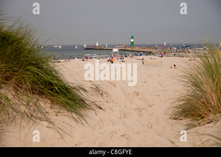 La spiaggia di Warnemuende sul Mar Baltico, Rostock, Meclemburgo-Pomerania Occidentale, Germania, Europa Foto Stock