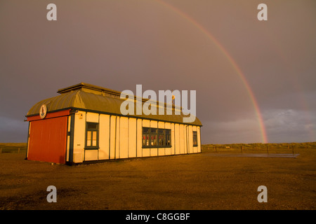 Un arcobaleno di archi su Alfred Corry Museum a Southwold Harbour in Suffolk Foto Stock