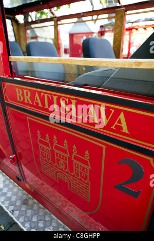 Red tour bus, Bratislava, Slovacchia Foto Stock