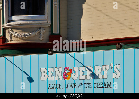 Ben e Jerry's Ice Cream shop nel quartiere hippie di Haight-Ashbury, San Francisco California USA Foto Stock