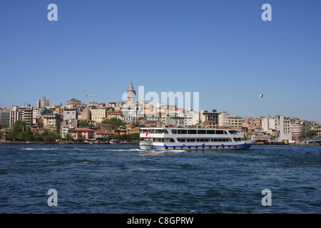 Istanbul, Turchia, Golden Horn, Halic, barche, navi, Beyoglu, acqua, viaggi, turismo Foto Stock