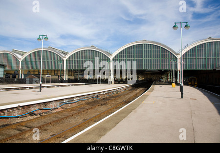 Piattaforme a Paragon stazione ferroviaria, Hull, Yorkshire, Inghilterra Foto Stock