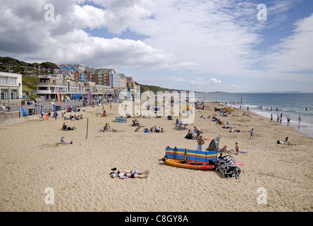 La vista dalla Boscombe Pier cercando il lungomare verso Enfield e testa Hengistbury, Dorset, England, Regno Unito Foto Stock