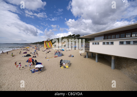 La vista dalla Boscombe pier guardando giù alla spiaggia verso Bournemouth Dorset, England, Regno Unito Foto Stock