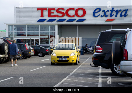 Un tesco extra store in cornwall, Regno Unito Foto Stock