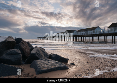 Un inizio di mattina a Southwold Pier, Suffolk. Foto Stock