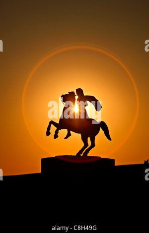 La statua di Alessandro Magno al nuovo lungomare di Salonicco, al tramonto. Macedonia, Grecia Foto Stock