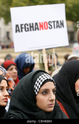 Decimo anniversario dell'invasione dell'Afghanistan in Trafalgar Square Londra Foto Stock