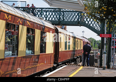 Pullman carrelli dell'Orient Express a Chichester stazione ferroviaria. Foto Stock