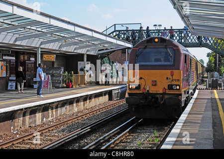 L'Orient Express tirando in Chichester stazione ferroviaria. Foto Stock