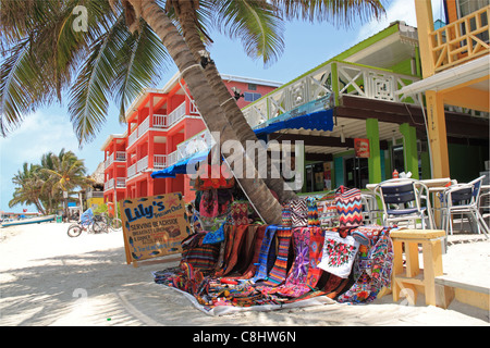 Fronte spiaggia, la cittadina di San Pedro Center, Ambergris Caye (aka La Isla Bonita), barriera corallina, Belize, dei Caraibi e America centrale Foto Stock