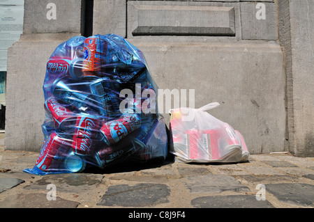 Rifiuti, rifiuti, il riciclaggio dei rifiuti e rottami di metallo, alluminio, lattine, Belgio, lattine di lattina, Bruxelles, Europa, bevande, immondizia, immondizia sepa Foto Stock
