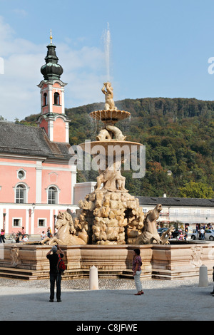 Residenzplatz Fontana, Salzburg Austria Foto Stock