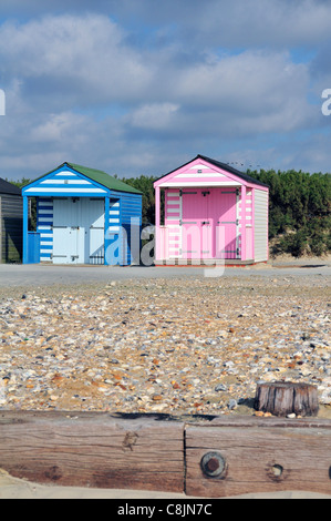 Pittoresca spiaggia di capanne sulla West Wittering Beach, West Wittering, vicino a Chichester, West Sussex, in Inghilterra, Regno Unito Foto Stock