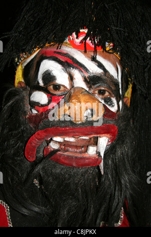 Demon attore dietro le quinte a una produzione degli Indù Epic "Ramayana' Foto Stock