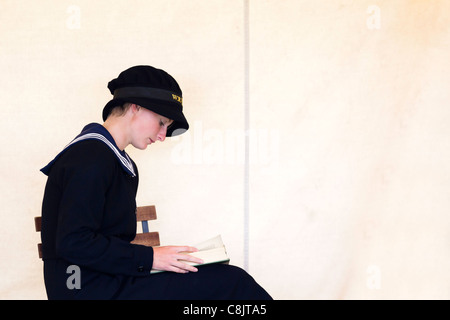 Le donne il Royal Naval Service Jennie Wren 1917 - uniforme come illustrato nel poster di reclutamento Foto Stock