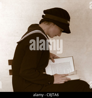 Le donne il Royal Naval Service Jennie Wren 1917 - uniforme come mostrato nelle assunzioni Posters - Foto Stock