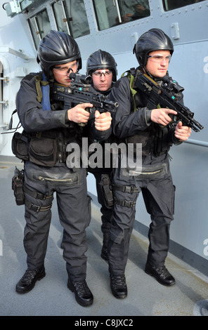 Royal Navy e Royal Marines anti-pirateria formazione Foto Stock