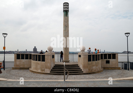 Il Liverpool Memoriale Navale, Pier Head, sul fiume Mersey in Liverpool Regno Unito. Foto Stock