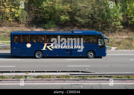 Robinsons allenatore sulla autostrada M40, Warwickshire, Regno Unito Foto Stock